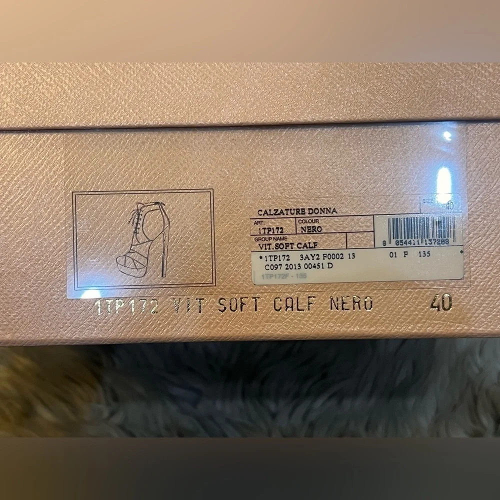 Prada gently pre